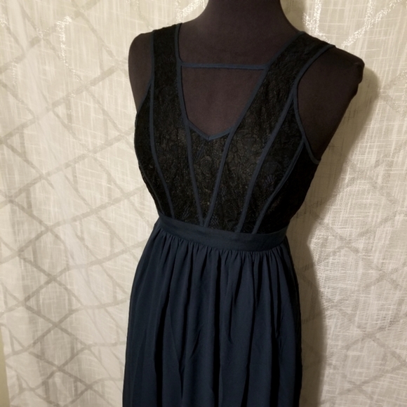 BCBGeneration Dress Womens Size 2 Maxi Boho Blue Black Lace - Picture 3 of 9